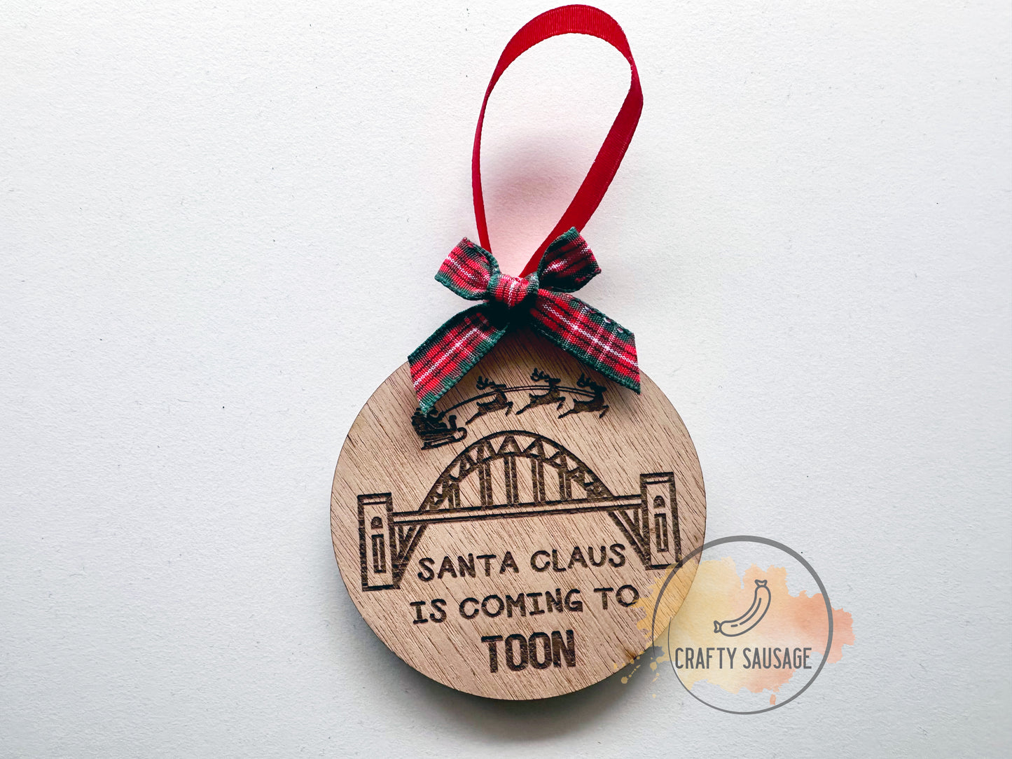 Santa Claus is Coming to Toon – Newcastle Christmas Bauble – Tyne Bridge Design