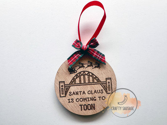 Santa Claus is Coming to Toon – Newcastle Christmas Bauble – Tyne Bridge Design